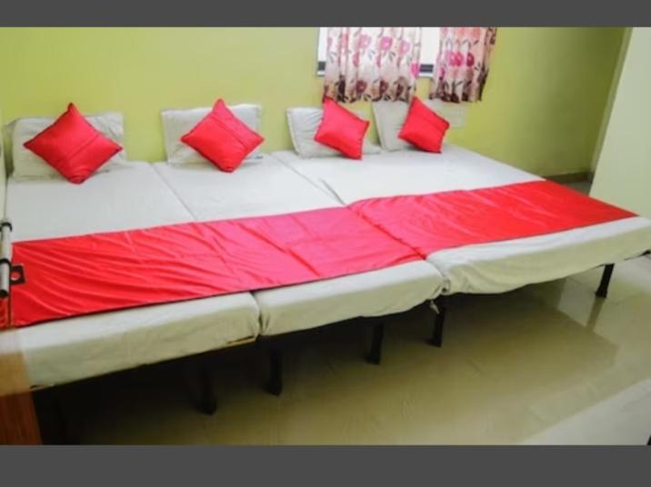 Sai Gaurav Palace Hotel Ширди Екстериор снимка